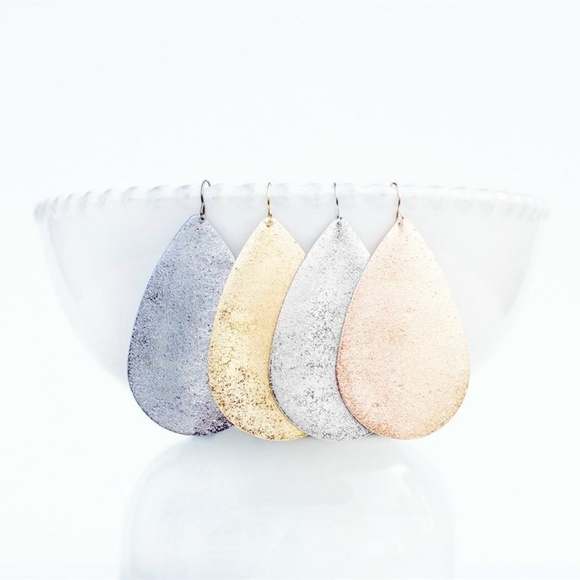 🖤 Metallic Teardrop Earrings - Picture 3 of 3